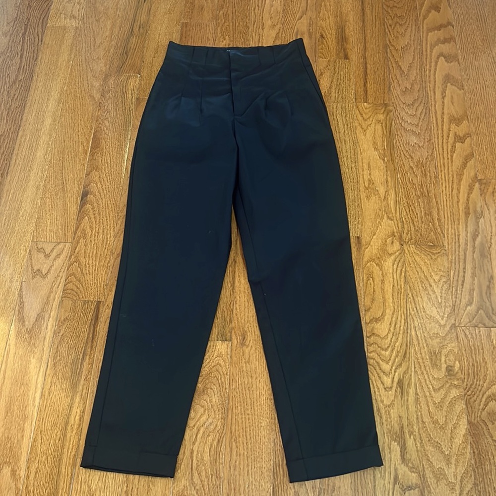 ZARA BLACK PLEATED HIGH RISE PANTS IN SIZE XS